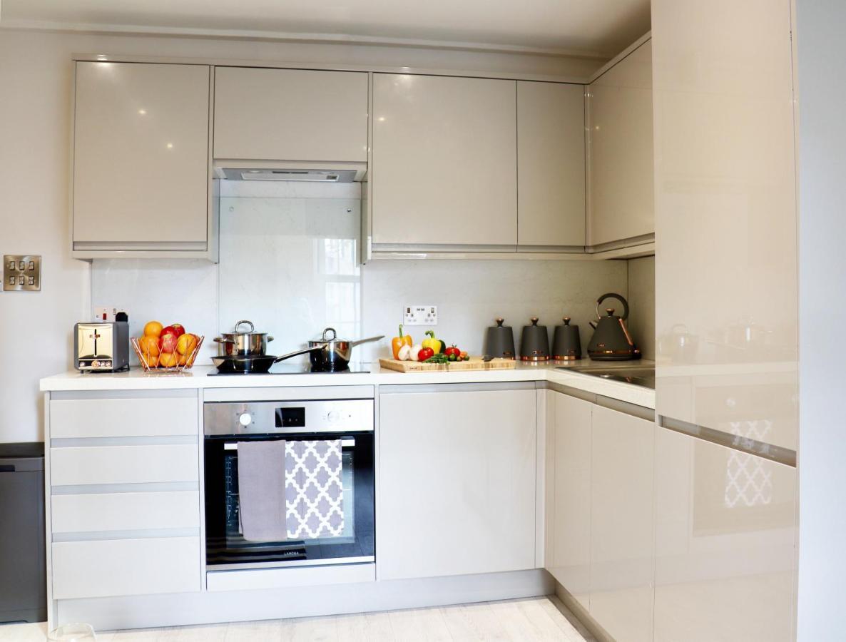 Perfect Central Location- 5 Minutes From Tower Bridge ! 8 Minutes Walk From Tube 런던 외부 사진
