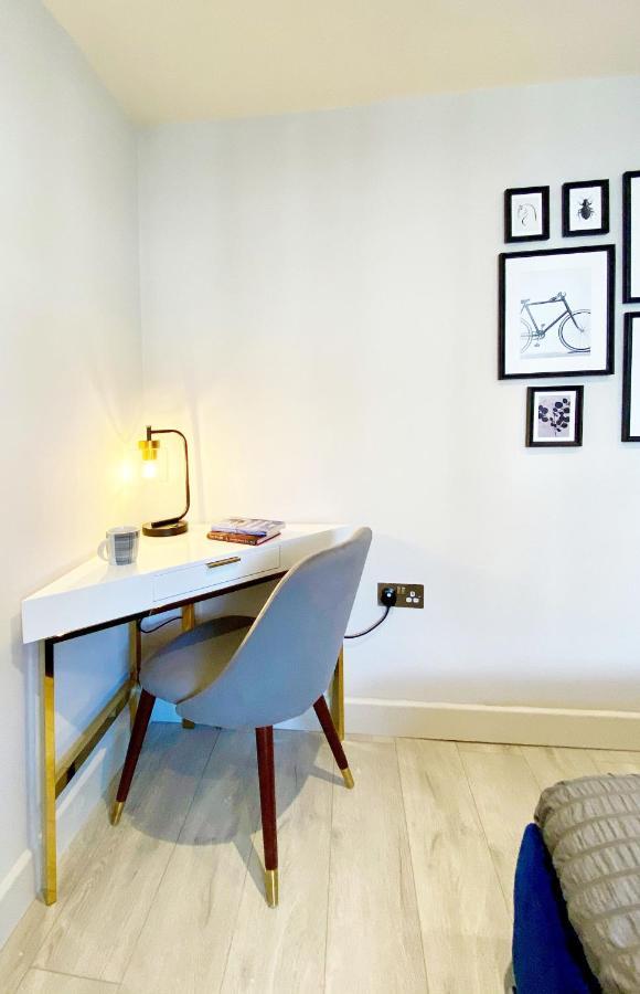 Perfect Central Location- 5 Minutes From Tower Bridge ! 8 Minutes Walk From Tube 런던 외부 사진